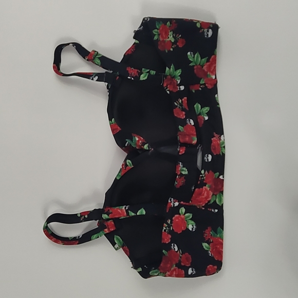 Hot Topic Floral Skull Patterned Ruffle Swim Top - Picture 5 of 10